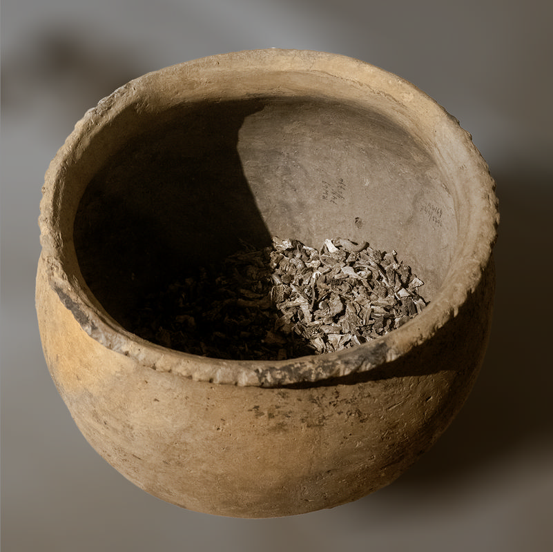 Romeinse urn met as